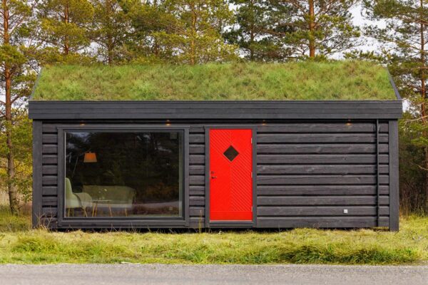 Fertig-Blockhaus "HyggeHut" 8x3m | Winterfest | G0412 Tiny House "HyggeHut" – Winterfestes Blockhaus schlüsselfertig (8x3 m)