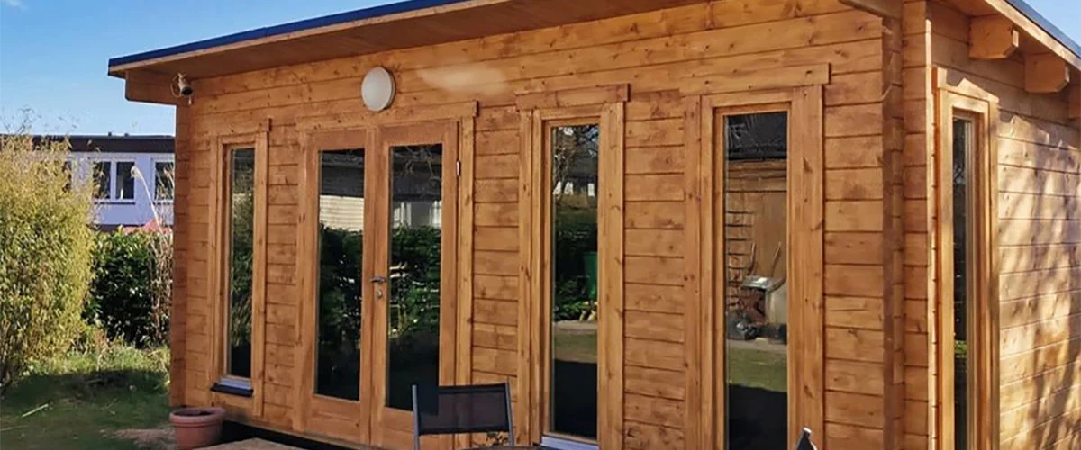 Angenehme Temperaturen im Gartenhaus aus Holz im Sommer