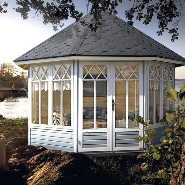 Achteckiger Pavillon im Garten